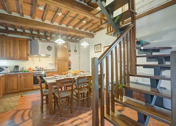 Comfortable Romeo Among Greenery - Happy Holiday home Borgo a Mozzano